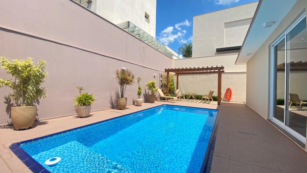 Casa de Alto Padrão com 4 Suítes à Venda no Condomínio Villa Lobos