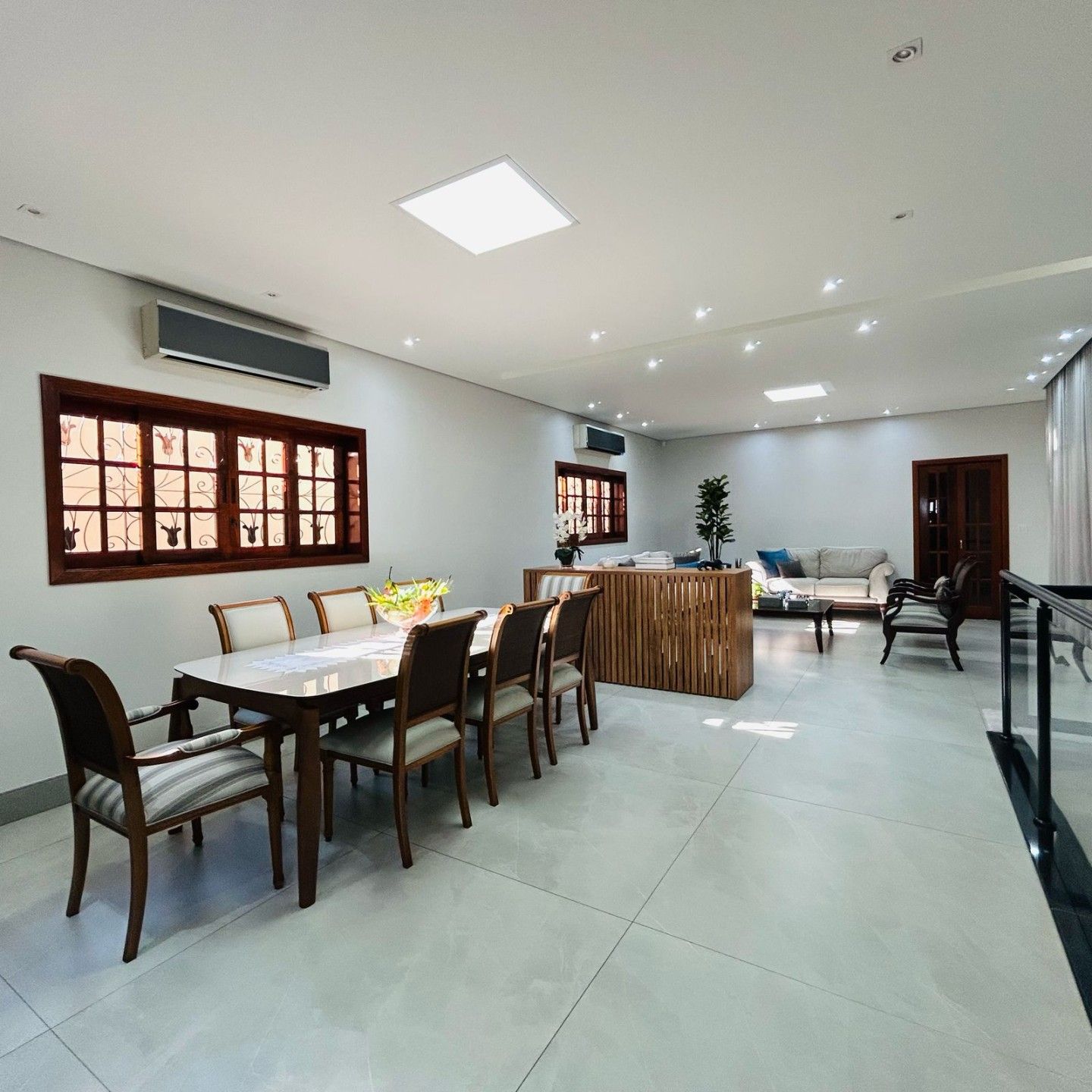 Casa de Alto Padrão com 610 m² e Lazer Completo em Barra Bonita
